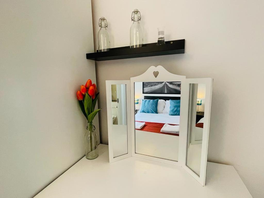 Enfield Chase Apartment Bagian luar foto